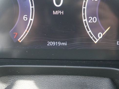 Used 2023 Jeep Grand Cherokee Limited w/ Luxury Tech Group II image 21