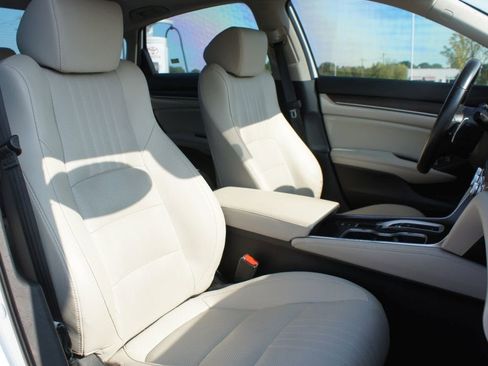 Used 2019 Honda Accord Touring image 23