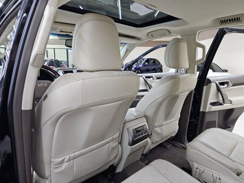 Used 2017 Lexus GX 460 image 25