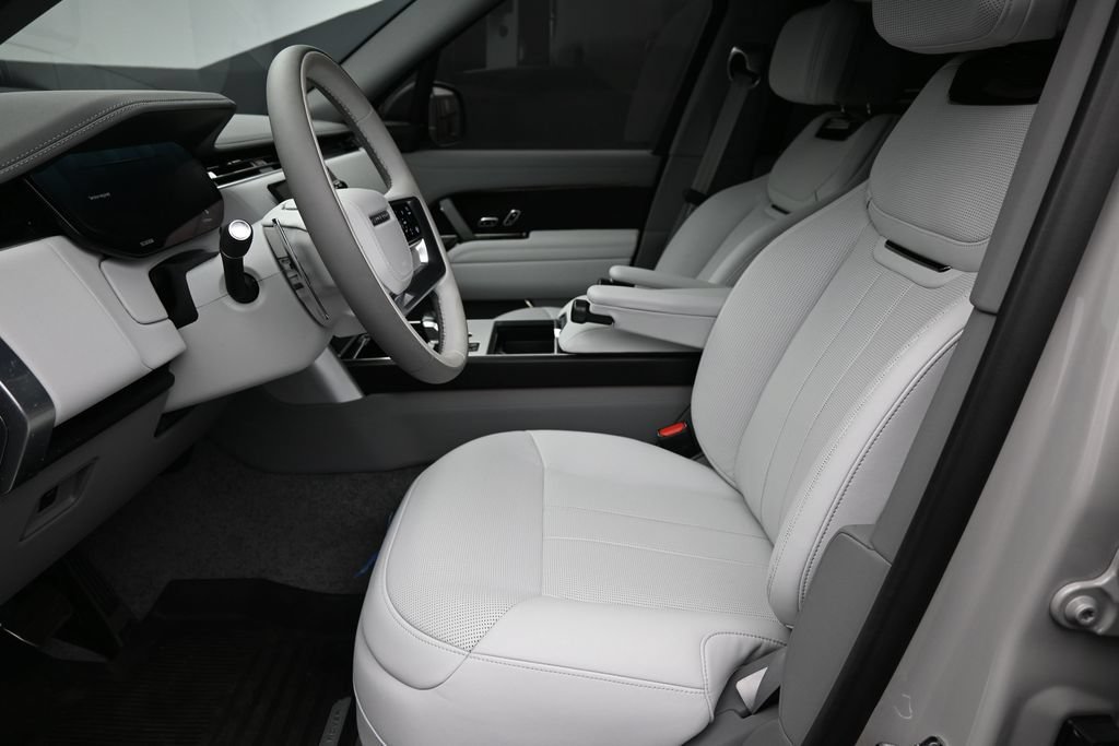 Used 2025 Land Rover Range Rover SV AWD/4WD image 16