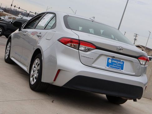 Used 2025 Toyota Corolla LE image 3