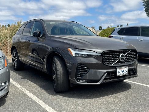 Used 2023 Volvo XC60 B5 Ultimate w/ Climate Package FWD image 2