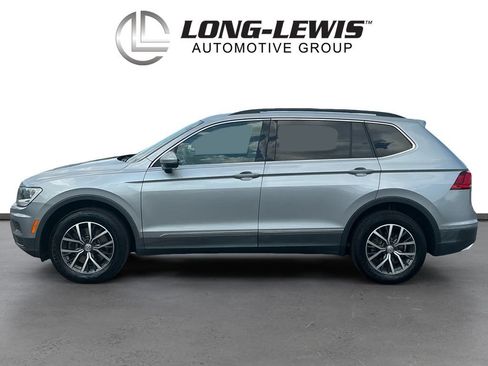 Used 2020 Volkswagen Tiguan SE w/ Panoramic Sunroof Package FWD image 2