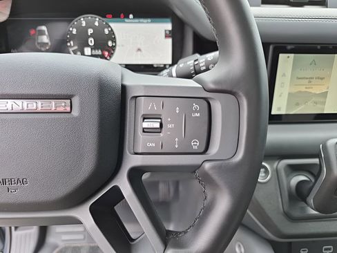 Used 2024 Land Rover Defender 110 X-Dynamic SE image 33