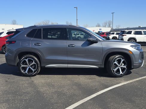 New 2026 Volkswagen Tiguan SE image 8