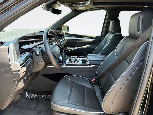 Used 2025 Cadillac Escalade ESV Sport AWD/4WD image 22