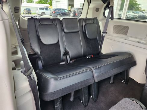 Used 2018 Dodge Grand Caravan SXT FWD image 13