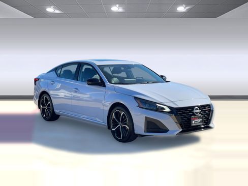 New 2025 Nissan Altima 2.5 SR w/ SR Premium Package image 7