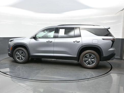 Used 2024 Chevrolet Traverse LT AWD/4WD image 4