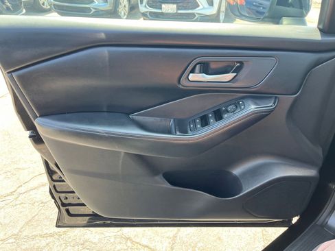 Used 2025 Nissan Rogue SV FWD image 18