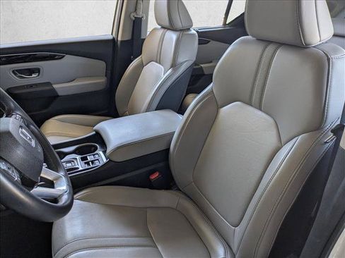 Used 2023 Honda Pilot Touring image 17