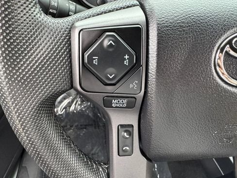 Used 2022 Toyota Tacoma TRD Off-Road w/ Technology Package AWD/4WD image 23