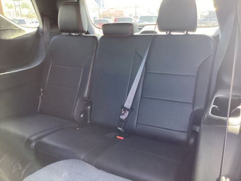 Used 2025 Chevrolet Traverse RS FWD image 31