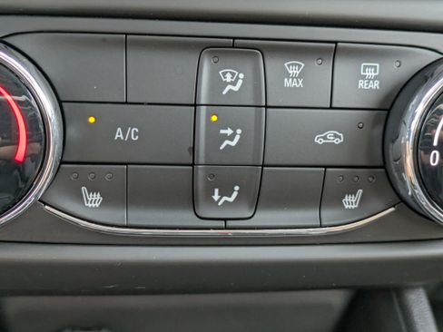 Used 2023 Chevrolet TrailBlazer LT FWD image 27