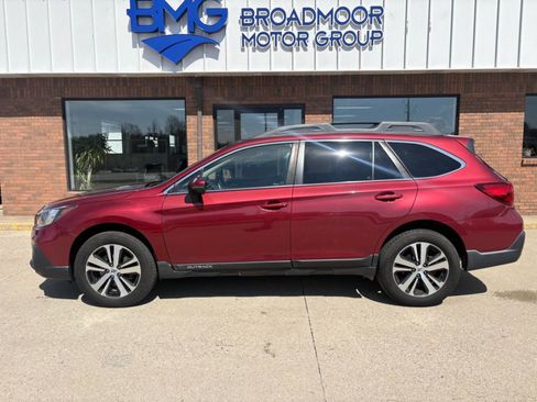 Used 2019 Subaru Outback 2.5i Limited AWD/4WD image 2