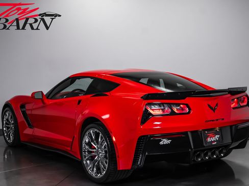 Used 2015 Chevrolet Corvette Z06 w/ 2LZ Preferred Equipment Group RWD image 11