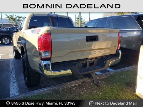 Used 2017 Toyota Tacoma SR image 4