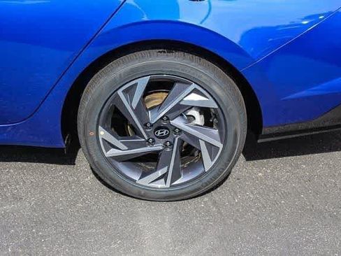 Certified 2025 Hyundai Elantra Sport FWD image 9