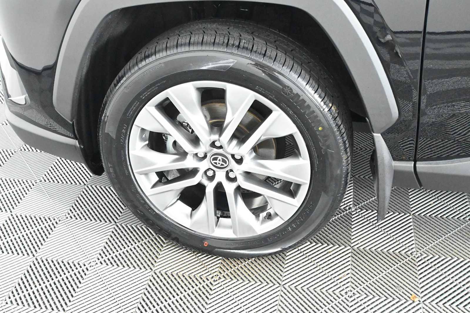 Used 2023 Toyota RAV4 XLE Premium AWD/4WD image 31