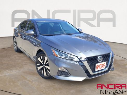 Used 2021 Nissan Altima 2.5 SV image 1