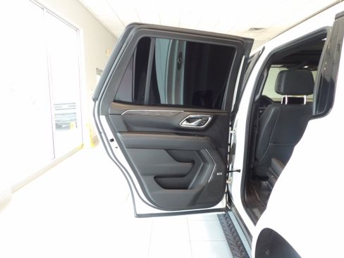 Used 2023 Chevrolet Tahoe Z71 w/ Luxury Package AWD/4WD image 18