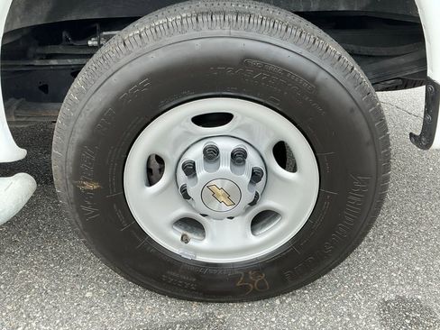 Used 2024 Chevrolet Express 2500 w/ Driver Convenience Package image 25