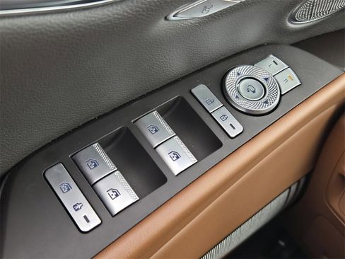 Used 2024 Genesis G80 image 28