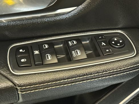 Used 2020 RAM 1500 Laramie RWD image 14