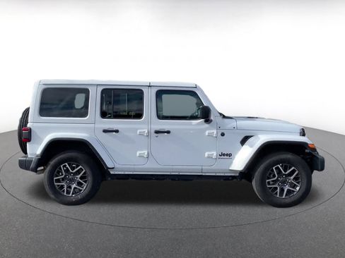 Used 2025 Jeep Wrangler Sahara image 16