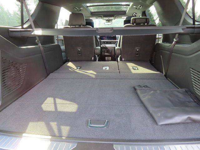 Used 2026 Chevrolet Suburban High Country AWD/4WD image 45