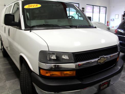 Used 2018 Chevrolet Express 2500 w/ Driver Convenience Package image 3