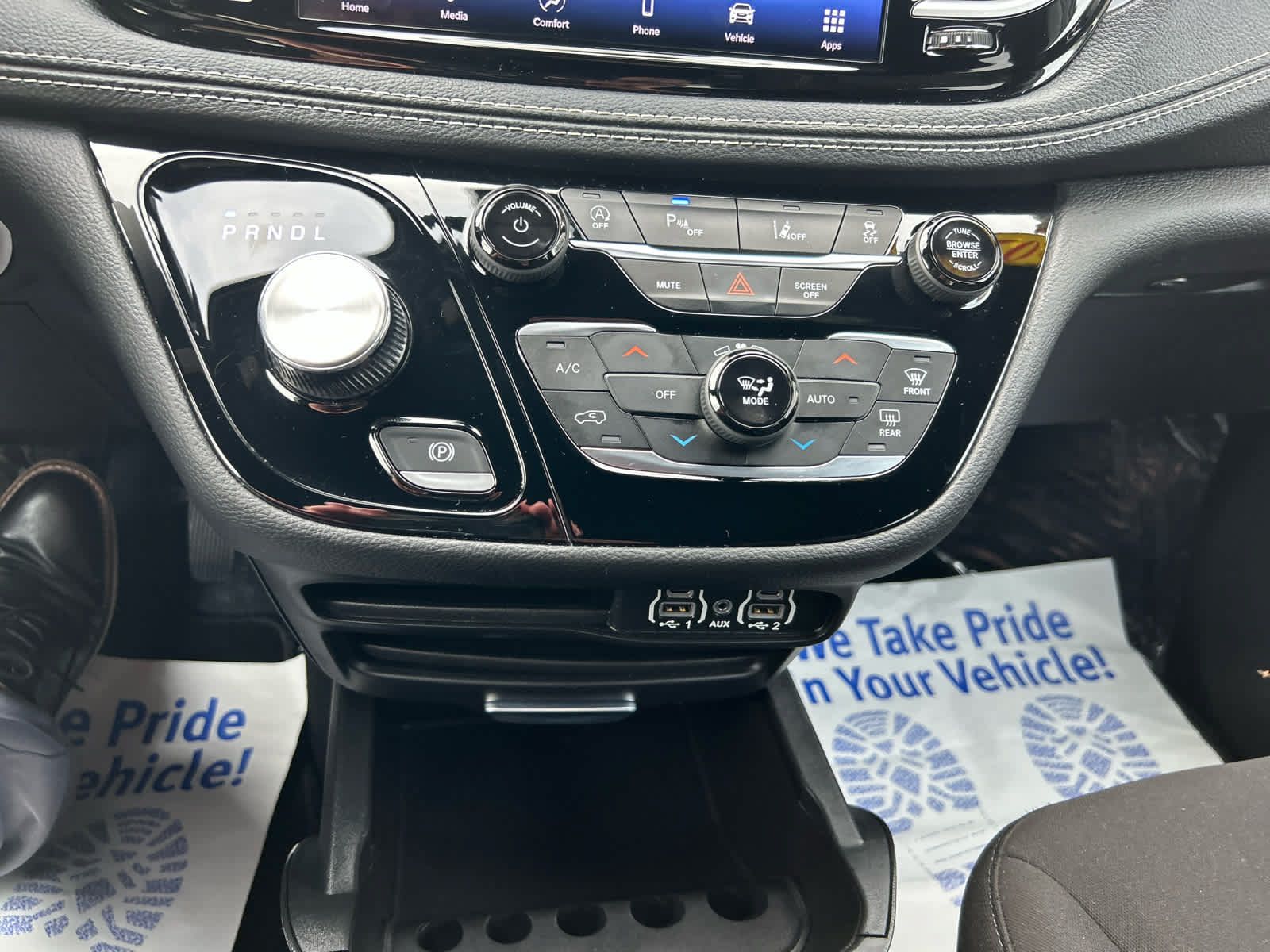 Used 2023 Chrysler Pacifica Touring FWD image 18