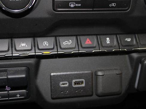 Used 2024 Chevrolet Silverado 1500 Custom image 44