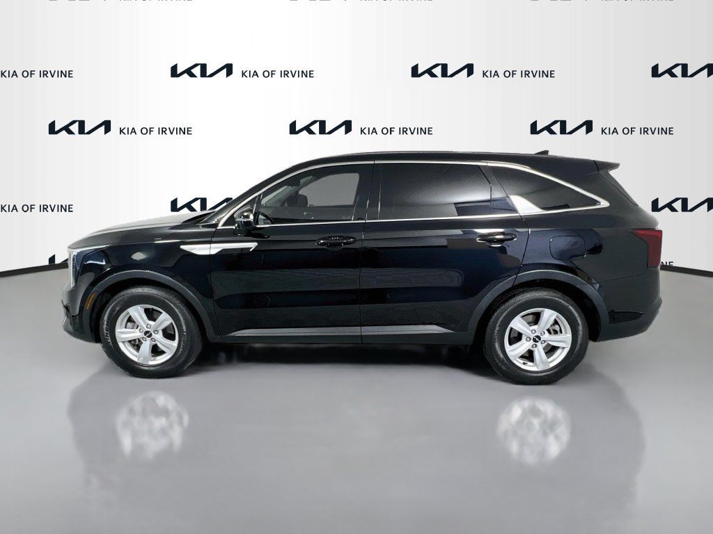 Certified 2025 Kia Sorento LX FWD image 5