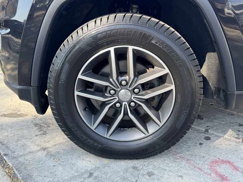 Used 2017 Jeep Grand Cherokee Limited image 9