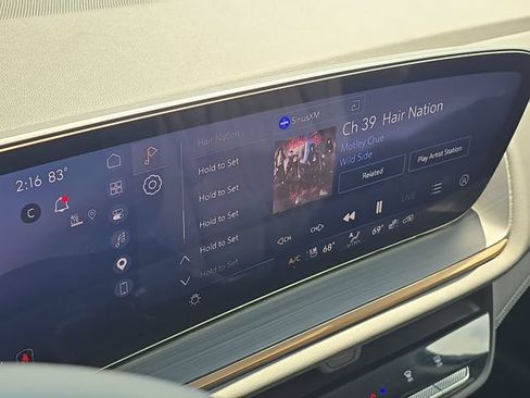 Used 2025 Buick Envision Avenir AWD/4WD image 18