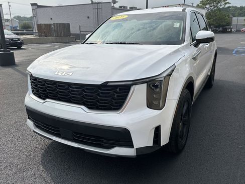 Used 2025 Kia Sorento LX FWD image 6