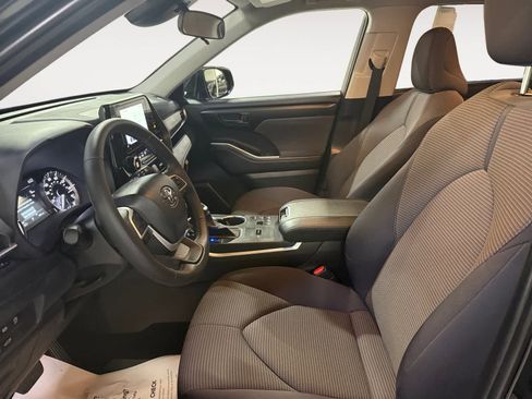 Used 2025 Toyota Highlander LE image 13