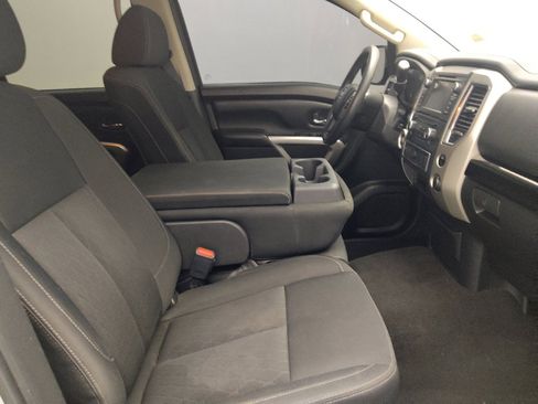 Used 2019 Nissan Titan SV RWD image 21