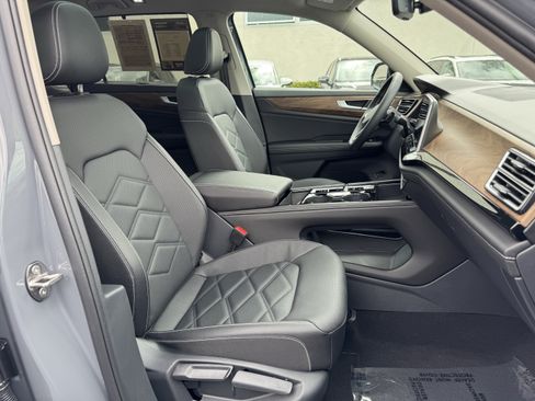 Used 2026 Volkswagen Atlas SE FWD image 35