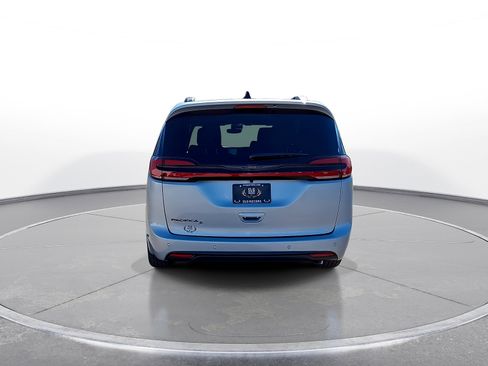 New 2026 Chrysler Pacifica Select w/ S Appearance Package FWD image 7