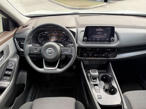 Used 2021 Nissan Rogue SV image 14