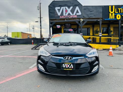 Used 2015 Hyundai Veloster RE:FLEX Edition image 2