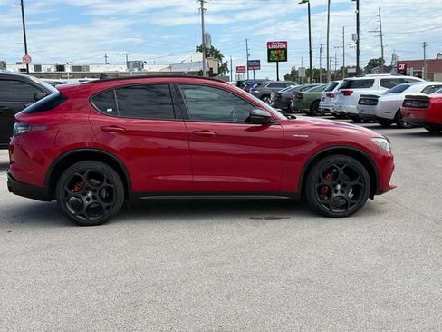 Used 2024 Alfa Romeo Stelvio Veloce image 2