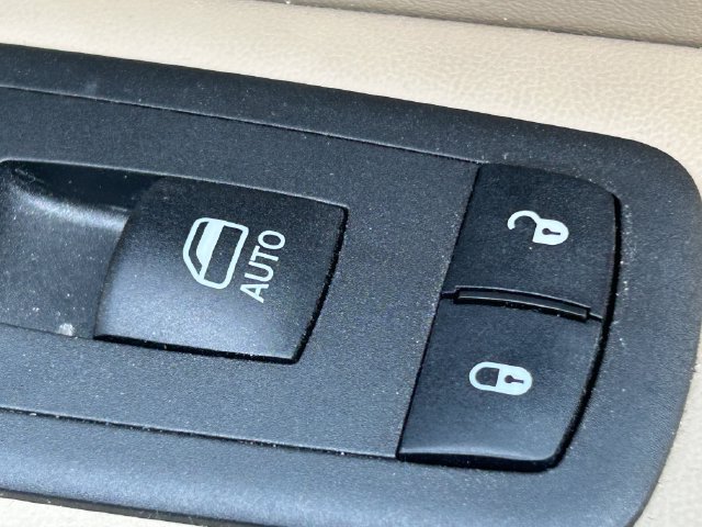 Used 2021 Jeep Grand Cherokee Laredo AWD/4WD image 34