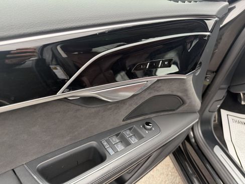Used 2020 Audi S8 L w/ S8 Executive Package image 27