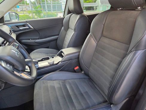 Used 2025 Mitsubishi Outlander SE FWD image 23