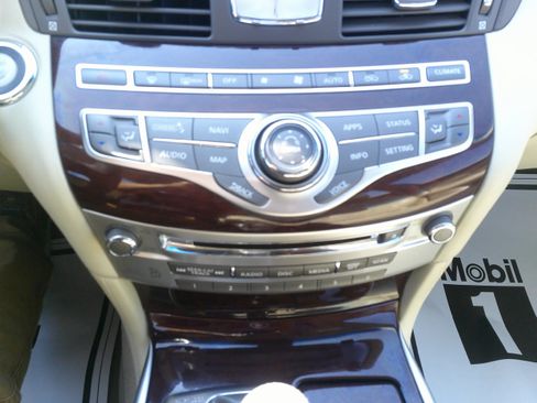 Used 2018 INFINITI Q70 Luxe w/ Cargo Package AWD/4WD image 28