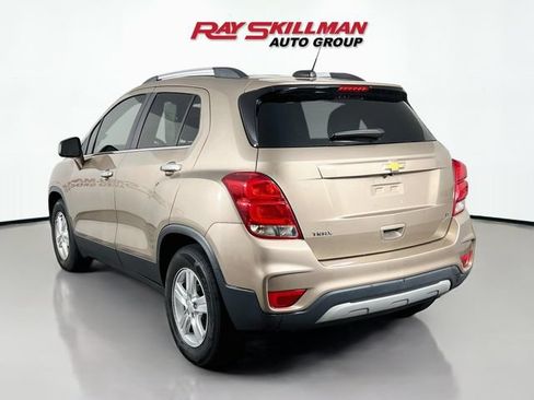 Used 2018 Chevrolet Trax LT w/ LT Convenience Package FWD image 5