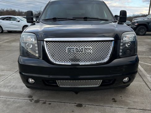 Used 2013 GMC Yukon XL 2500 SLT w/ SLT-2 Equipment Package image 3